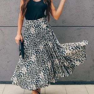 Vici Dash Pleated Leopard Midi Skirt
